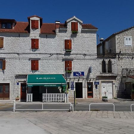 Apartments Riva Trogir Luaran gambar
