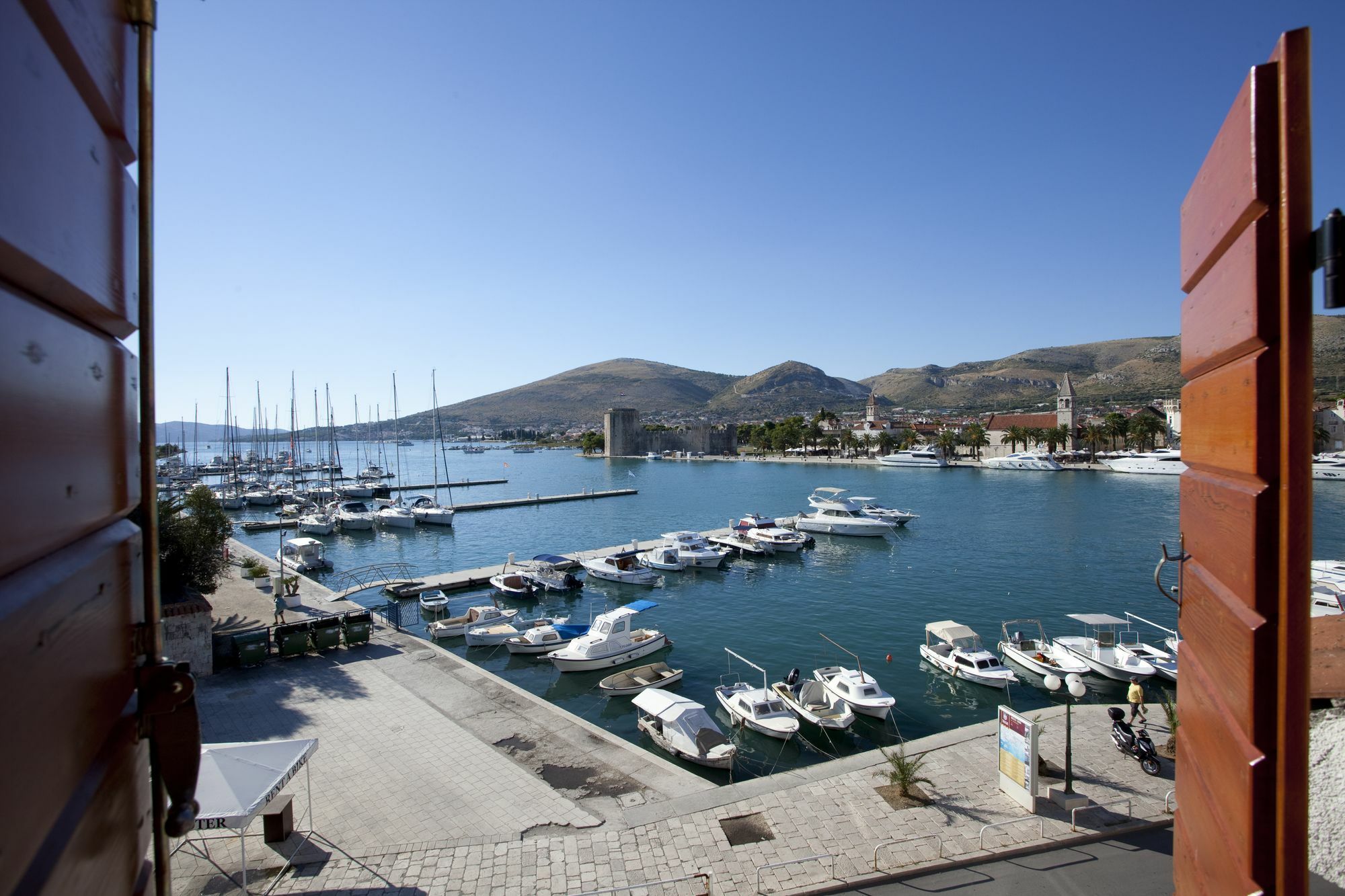 Apartments Riva Trogir Luaran gambar